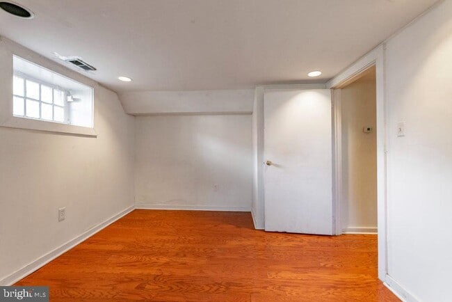 Building Photo - 3512 Lancaster Ave