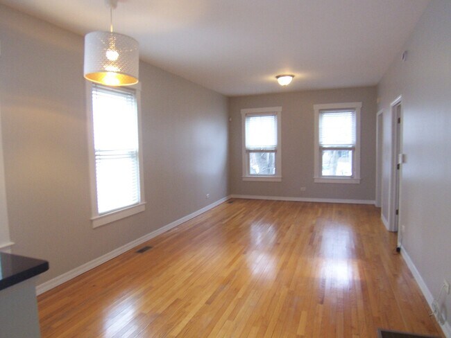 Foto del edificio - 1419 Darrow Ave