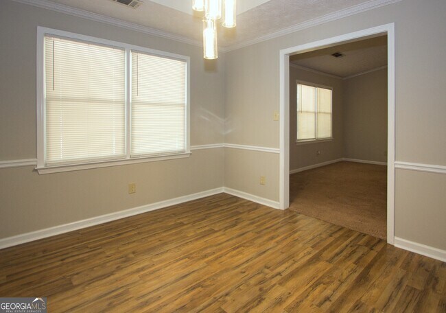Foto del edificio - 2421 Sherrie Ln SW