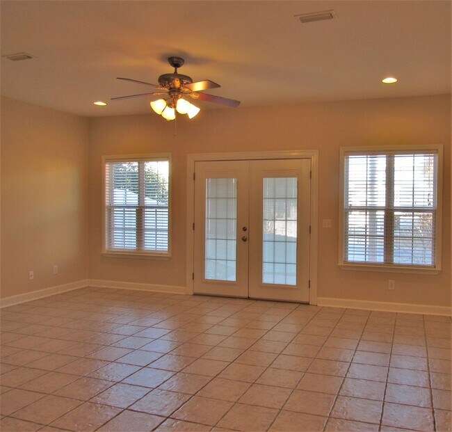 Building Photo - 211 Eagle Landing