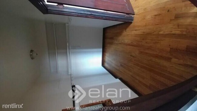 Foto del edificio - 4027 W Irving Park Rd