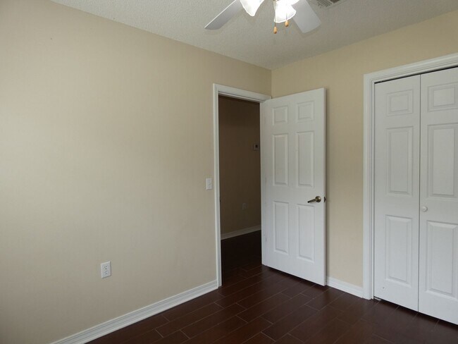 Foto del edificio - Adorable 2 Bedroom Convenient To Everything