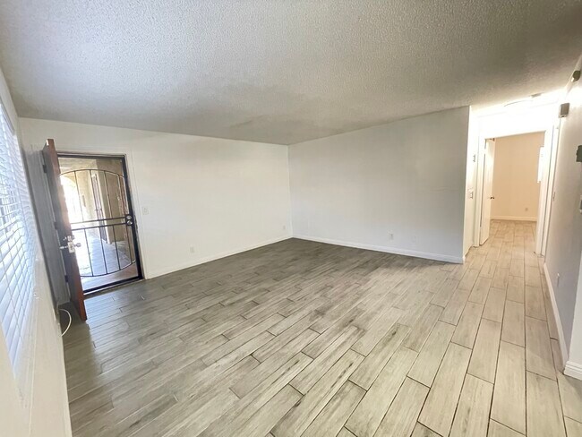 Living room - 655 W 14th St