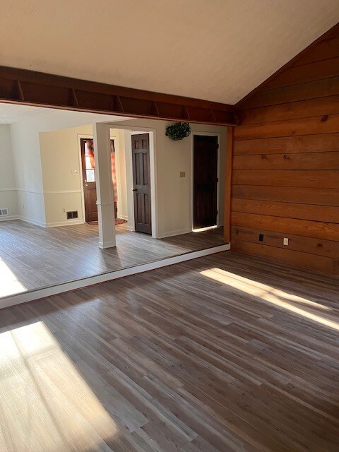 Building Photo - 180 Little Creek Dr