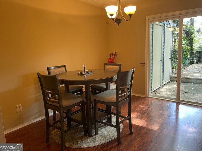 Building Photo - 5615 Wells Cir