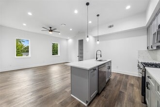 Building Photo - 955 Elkhart St