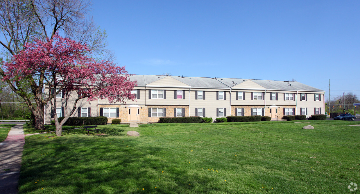 Foto del edificio - Amberly Square Apartments