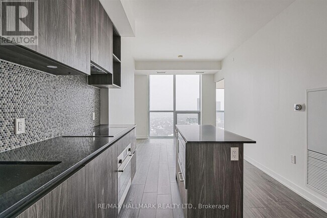 Building Photo - 1 Yorkville Ave