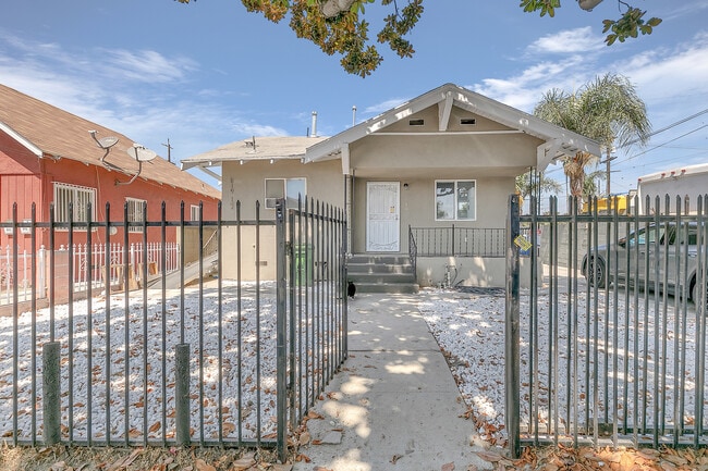 Building Photo - 519 E 64th St