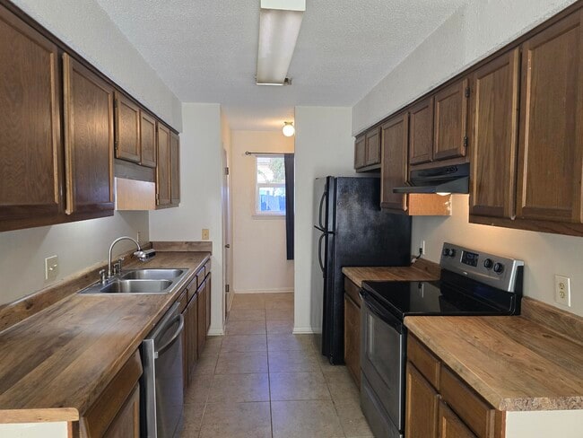 Building Photo - 206 Ann Cir