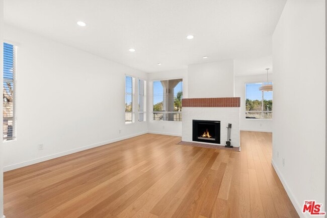 Foto del edificio - 4643 E 4th St