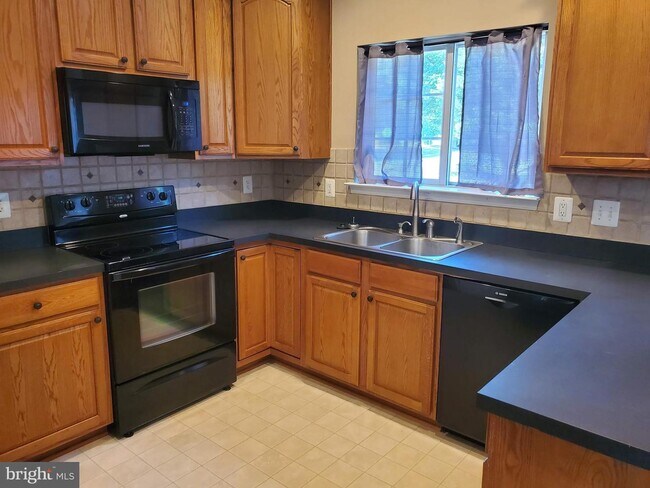 Building Photo - 936 Persimmon Pl