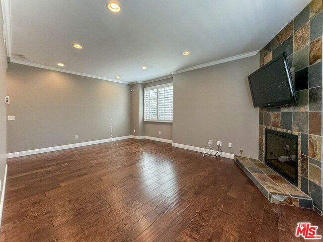 Foto del edificio - 8701 Falmouth Ave