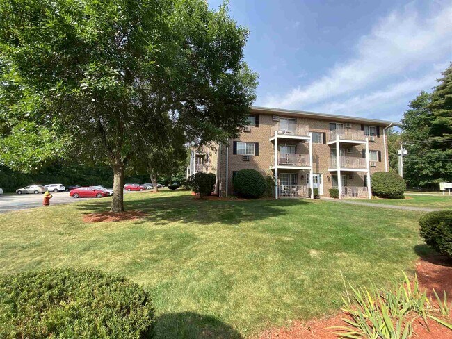 Foto del edificio - 379 Huse Rd