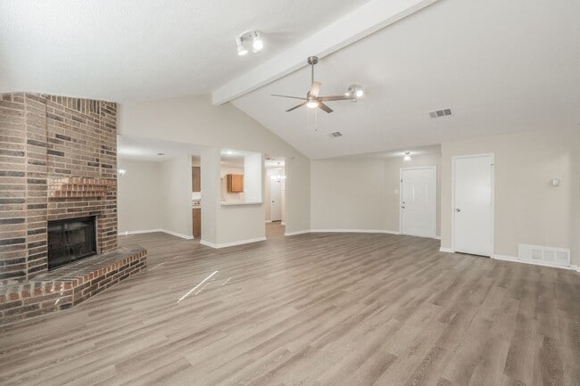 Building Photo - Single story 3 bedroom in Southwest Fort Worth