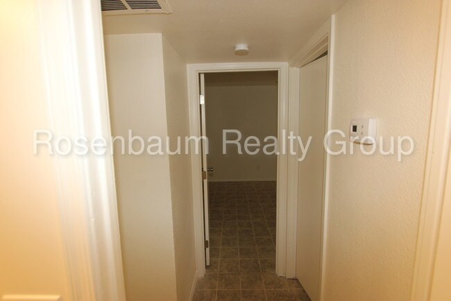 Foto del edificio - 1809 E Broadway Rd