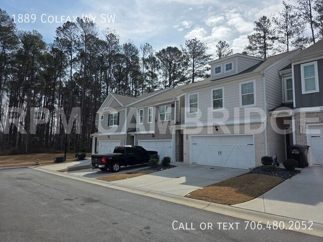 Building Photo - For Rent: Stunning 3-Bed, 3-Bath Townhome ...