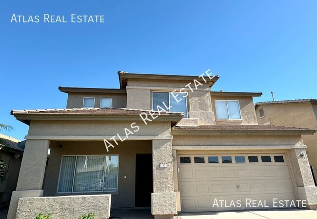 Building Photo - Stunning 4 Bed/2.5 Bath Home with a Privat...