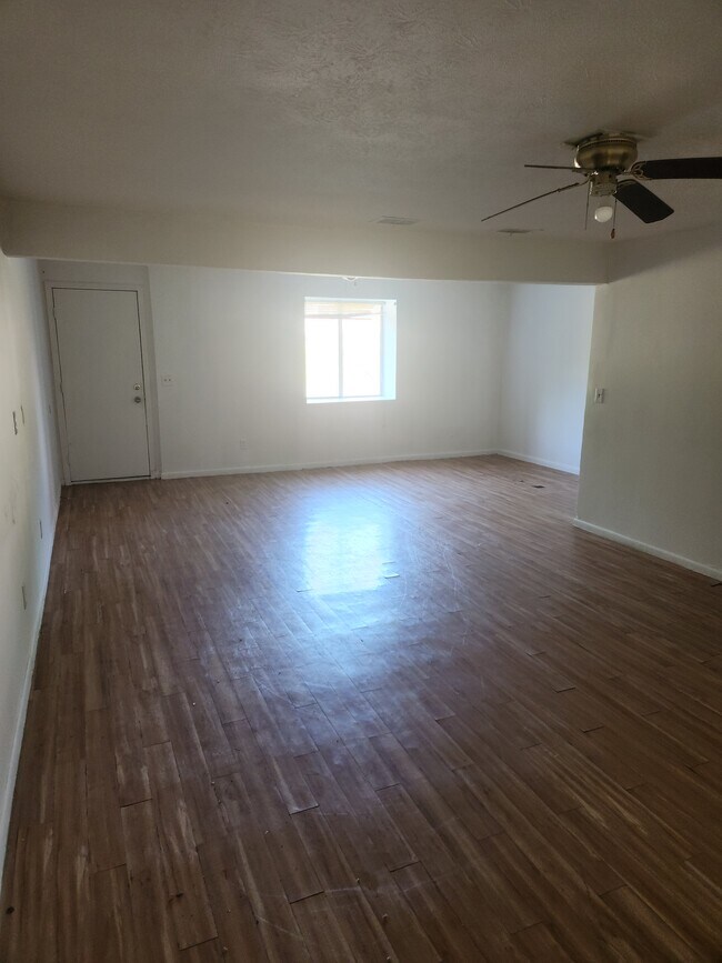 321 N 5th St Unit C, Kirkersville, OH 43033 Apartments in