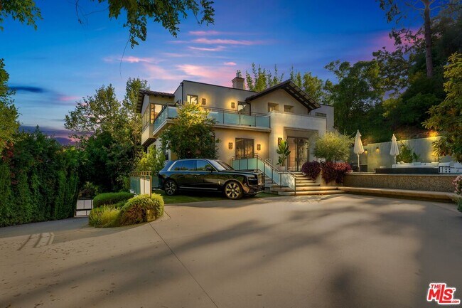 Foto del edificio - 7801 Hillside Ave