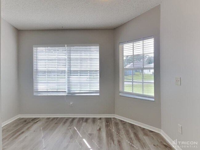 Building Photo - 16 Rymsen Ln