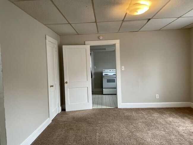 Foto del edificio - Modest and Cozy within GREAT LOCATION