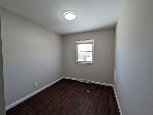 Building Photo - This Is The One on Saint Louis Place!