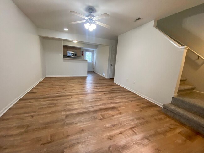 Foto del edificio - Spacious 4-Bedroom Home with 2-Car Garage in Columbia, MO