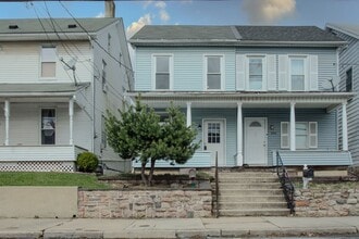 Building Photo - 206 Chestnut St