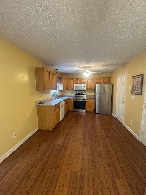 Building Photo - 2047 Harvest Dr