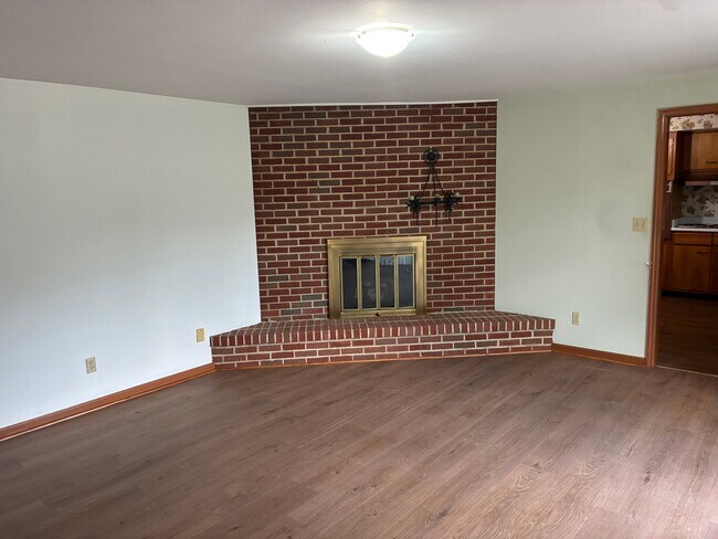 Foto del edificio - 2045 Fox Run Rd