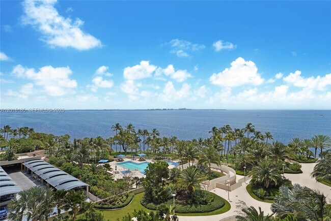Foto del edificio - 1 Grove Isle Dr