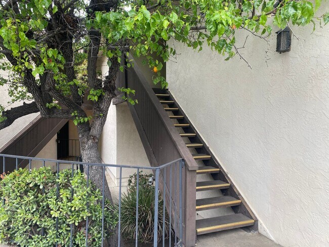 Foto del edificio - 3831 Nipoma Pl