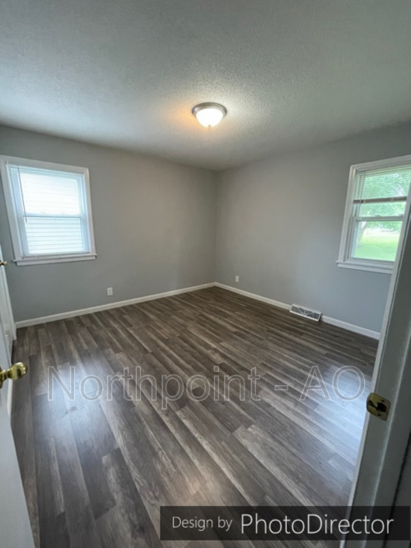 Building Photo - 902 Limit St