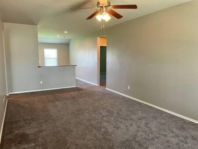 Foto del edificio - Great 4 Bedroom In Yukon Schools