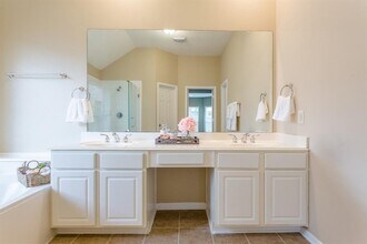 Building Photo - 3926 Palace Springs
