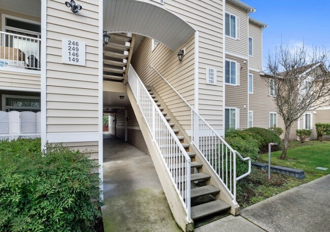 Building Photo - Beautiful Waterford Crossing 2 bedroom Condo