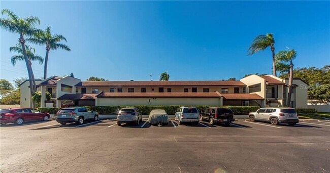 Building Photo - 1100 E Bay Dr