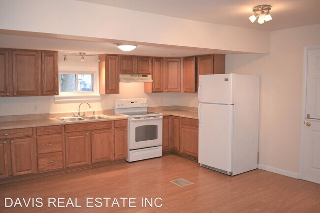 Building Photo - 3 br, 1 bath House - 9 Second St