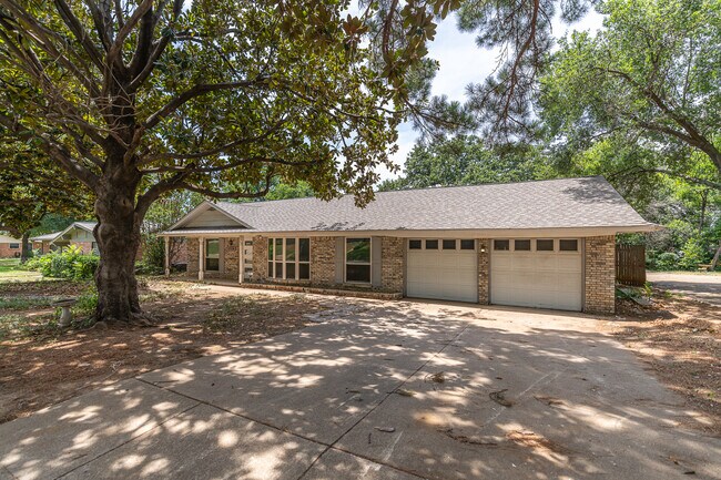 Building Photo - 1718 Cheryl Ln