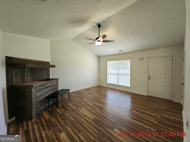 Foto del edificio - 311 Snapping Shoals Rd