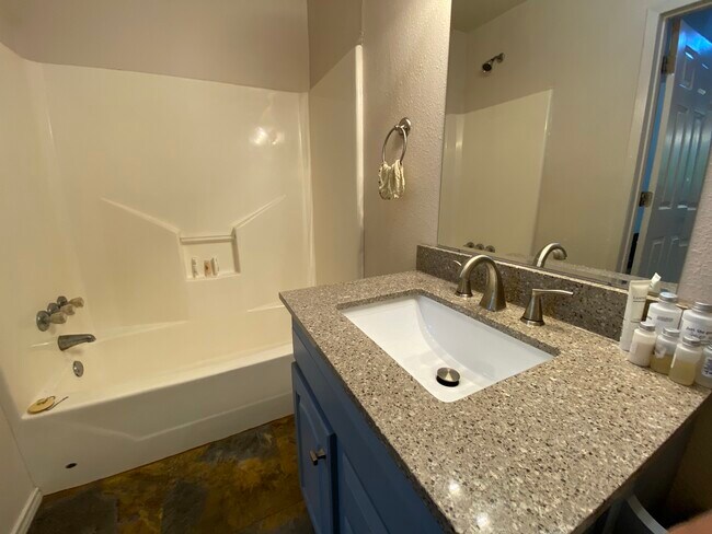 Foto del edificio - 11150 Lafountain Ln
