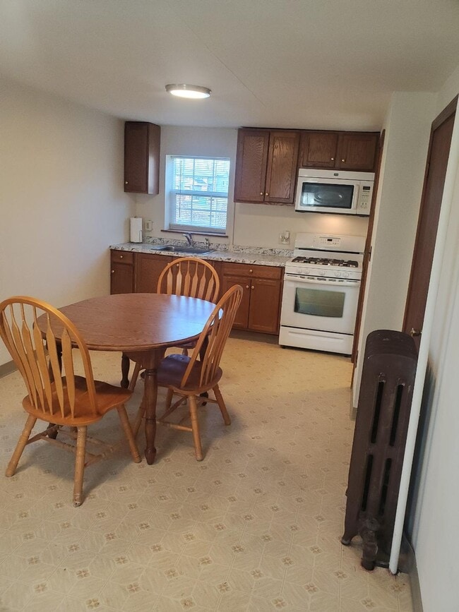 Building Photo - 374 Broad St