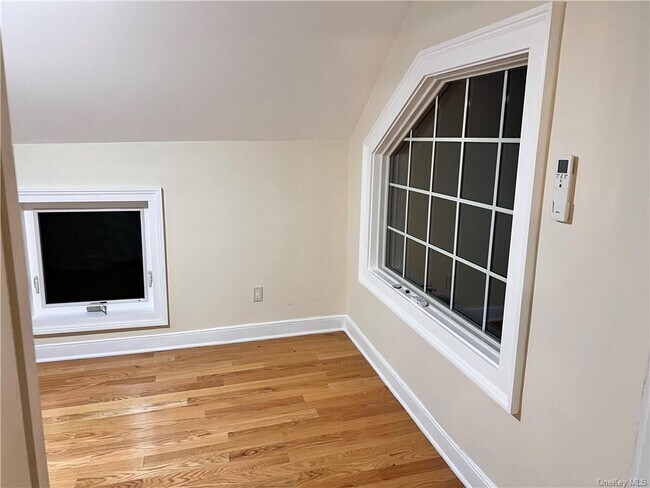 Building Photo - 206 Bayview Ave