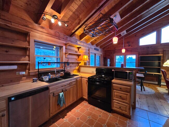 Foto del edificio - 18 Mirror Lk Hts