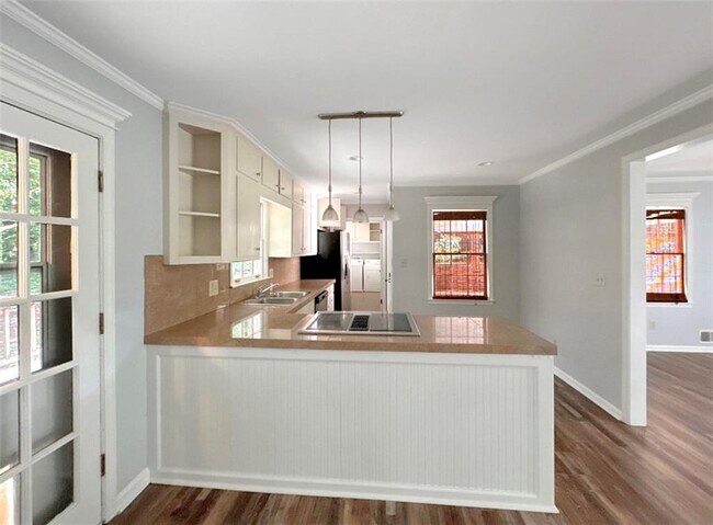 Foto del edificio - 1580 Bainbridge Ln