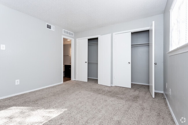 2BR,2.5BA-1374SF - Falls on Clearwood Apartments