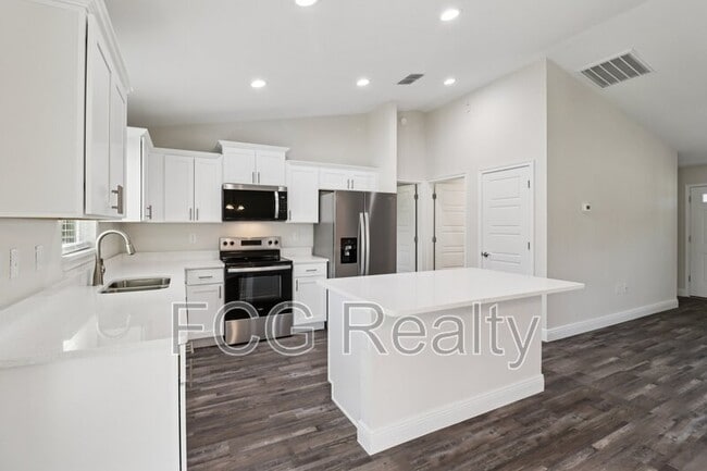 Building Photo - 7299 Hemlock Rd