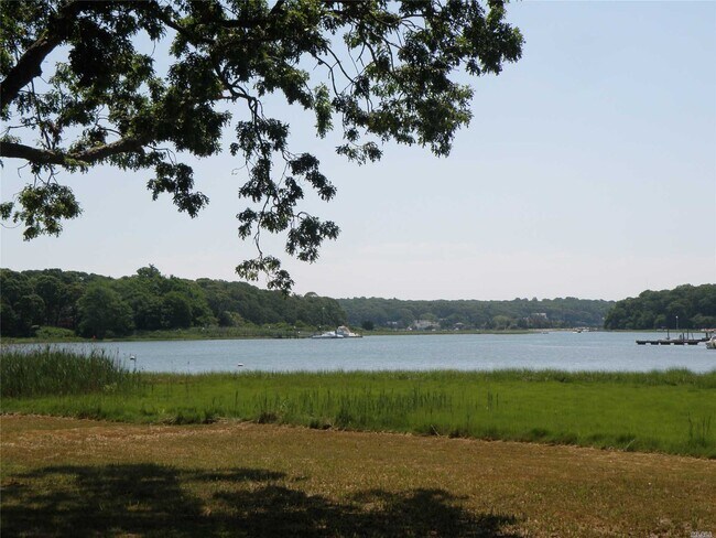 Foto del edificio - 2880 Harbor Ln