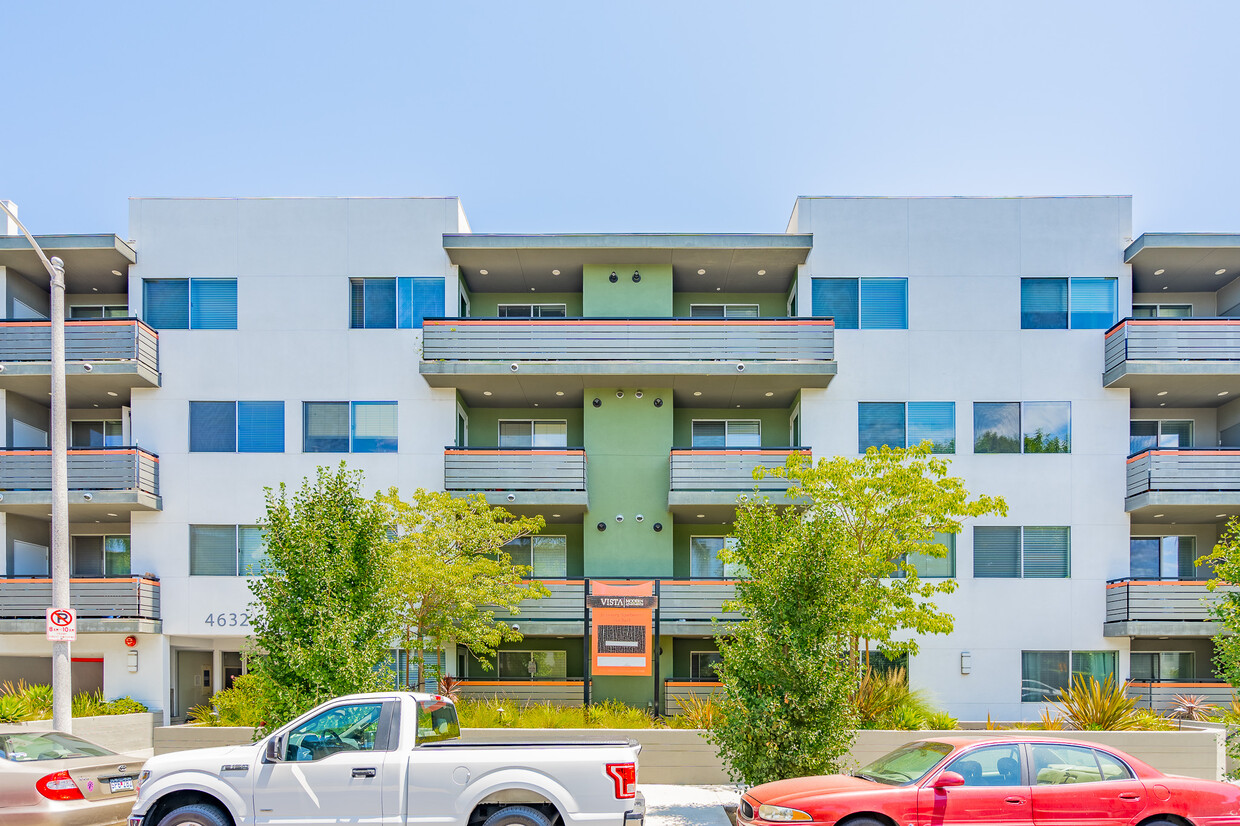 Primary Photo - Vista Modern Apartments